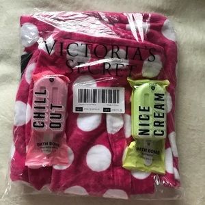 Victoria’s Secret Pink Beauty bath bundle